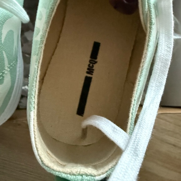 McQ Alexander McQueen Mint Green Sneakers NWT size 11/42 - Picture 4 of 6